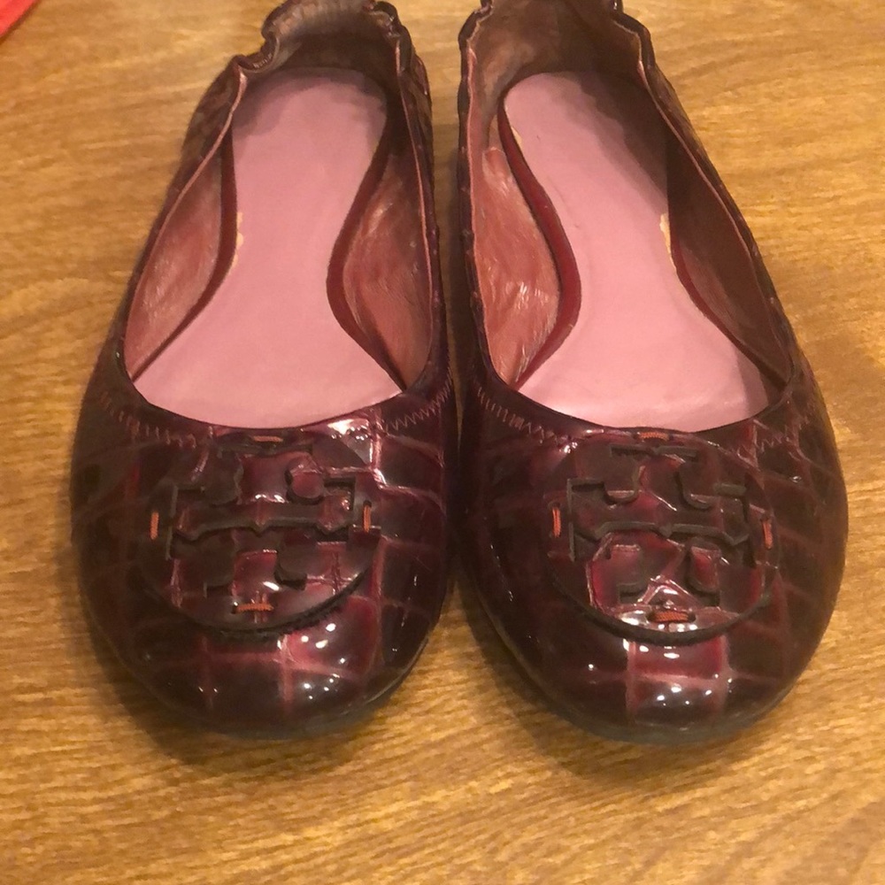 👠EUC Tory Burch Scarlet patent leather flats👠